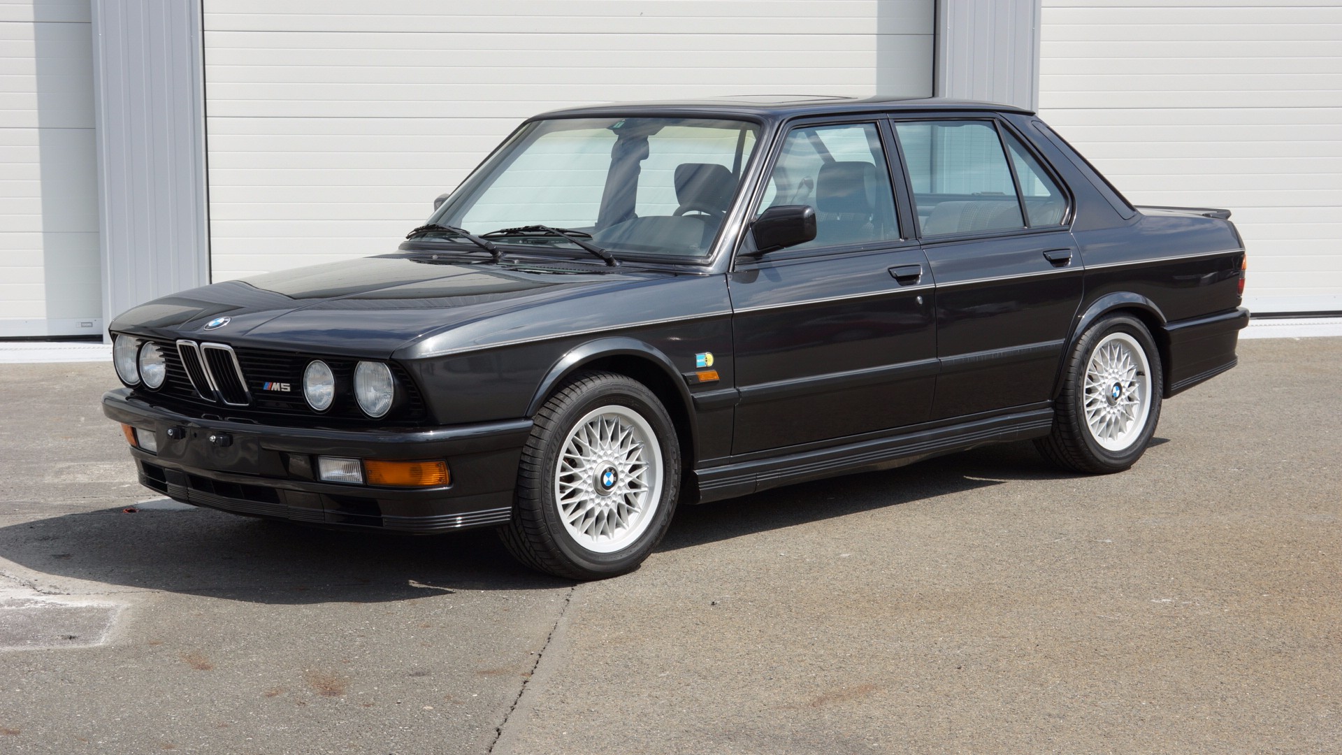 BMW M5 (E28)